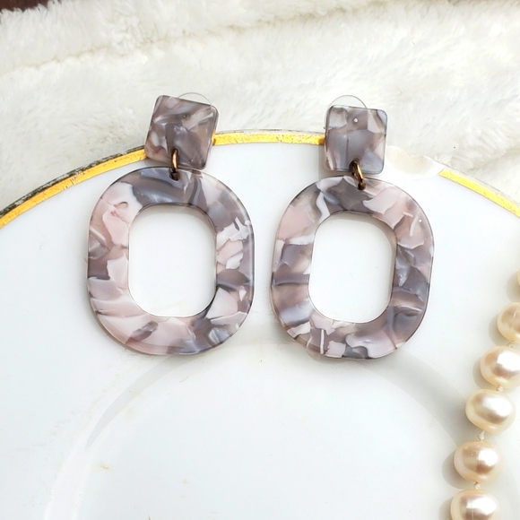 🌟5/$25 Boho Marble Grey Earrings - Picture 2 of 2